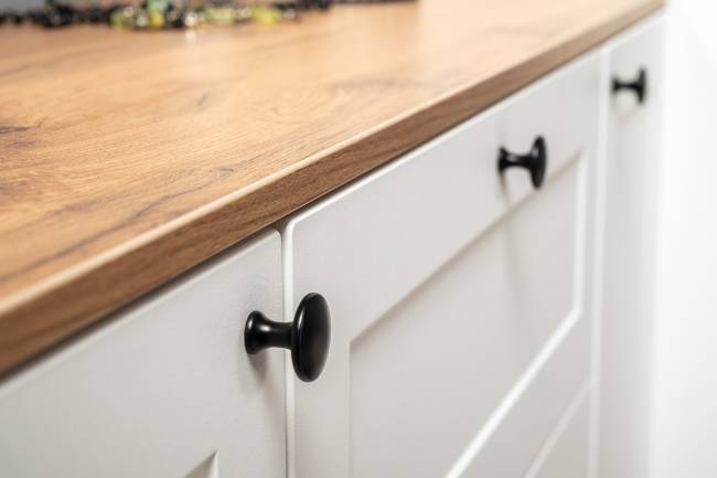 Два платяных шкафа Остин и комод с зеркалом цвет белый шагрень/дуб крафт золотой