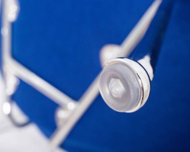 Кресло дизайнерское DOBRIN EMILY, синяя ткань AF6, хромированная сталь