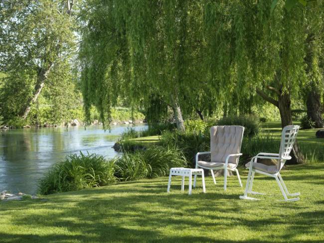 Лаунж-кресло пластиковое с подушкой Folio белый, бежевый 720х810-925х1130-1065 мм Лаунж-кресло пластиковое с подушкой Folio белый, бежевый 720х810-925х1130-1065 мм